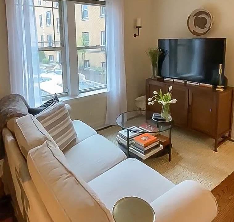 1st image of 3826 N Sheffield Ave #1N