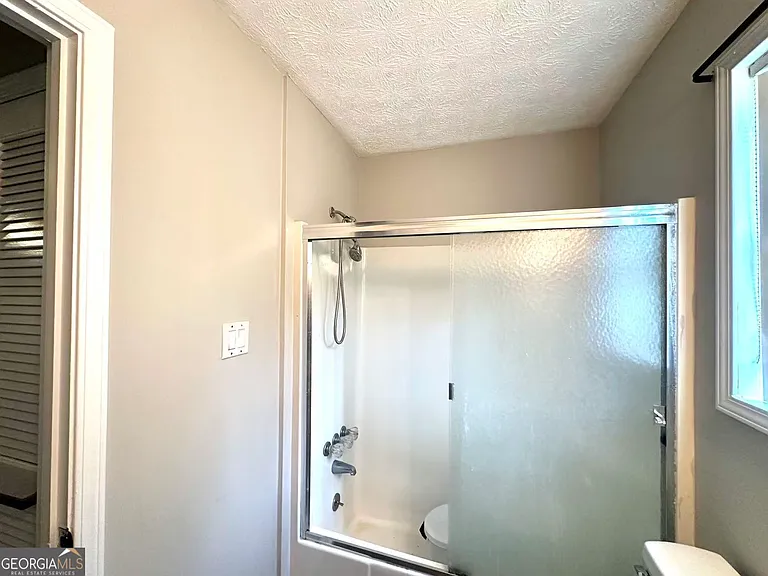 100 Lakeview Ln — Photo 29