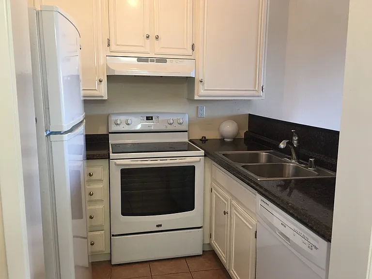 6930 Hyde Park Dr #321 — Photo 5