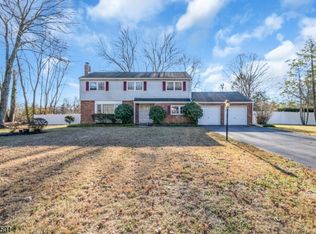 2 Mattatuck Ln, Ewing, NJ 08618