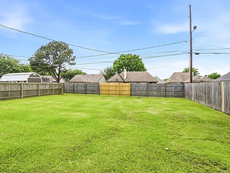 Elvin Dr — Photo 22