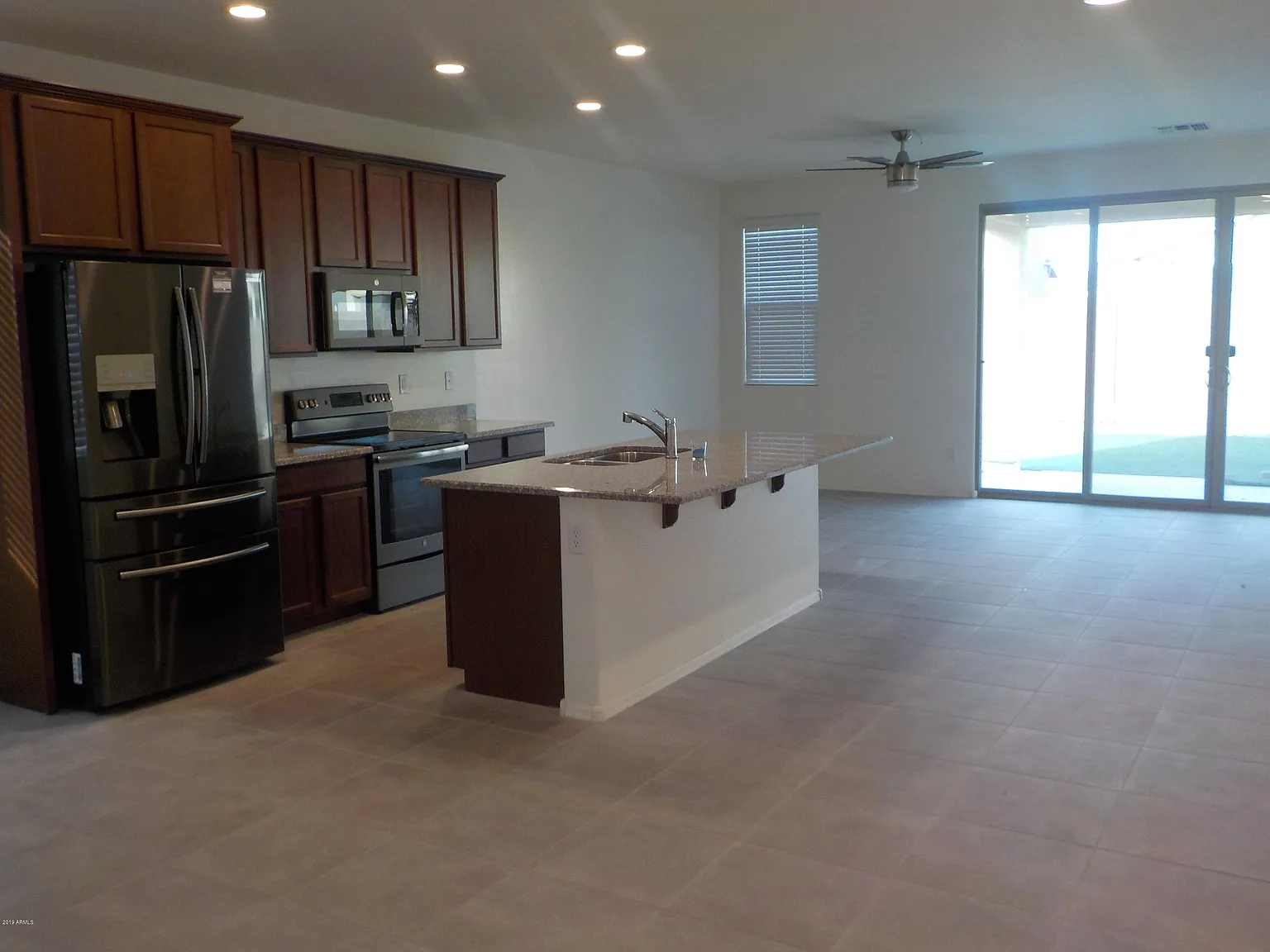 3 bed, 2.0 bath, 1549 sqft, $1,725 — Photo 2