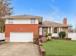 7 Deborah Ct, Syosset, NY 11791