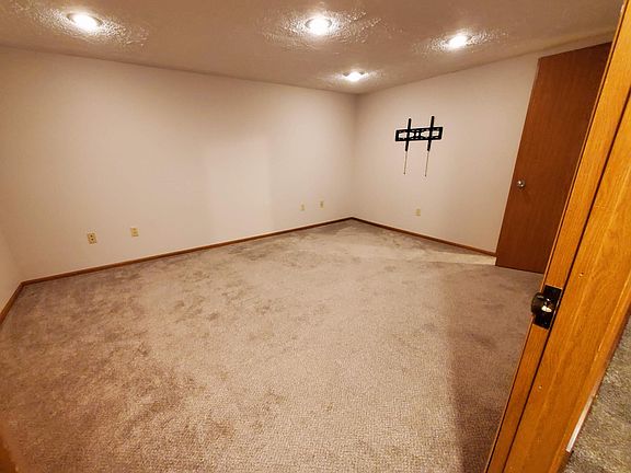 5th image of 7831 Woodhouse Ln