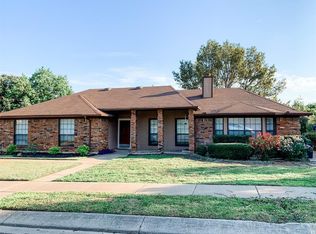 2320 Shady Turf Dr, Bedford, TX 76022