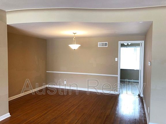 3rd image of 8740 Delmar Blvd APT 2W