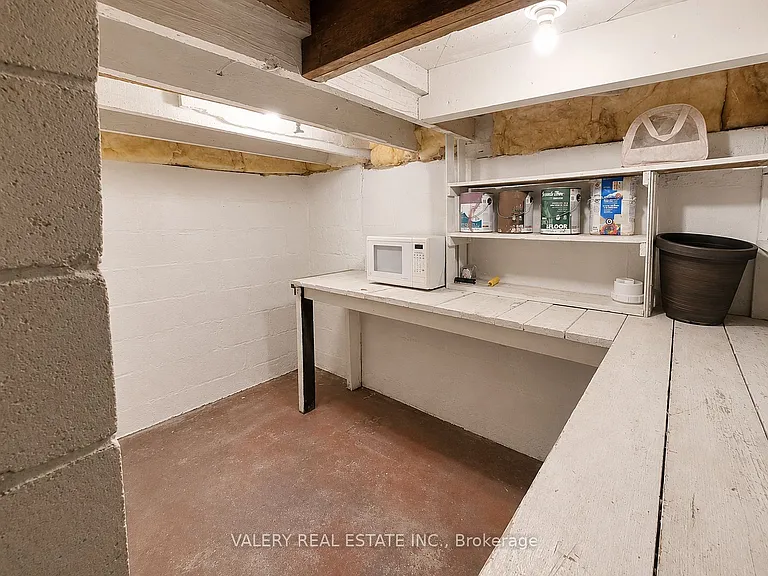 1058 Moy Ave — Photo 19