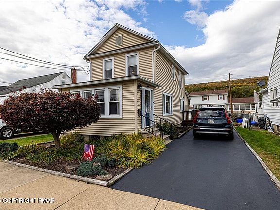 2nd image of 54 Jay St