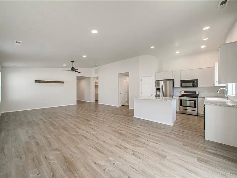 16859 Courtney Way — Photo 11