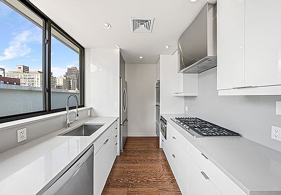 4th image of 180 W 81st St Floor 6