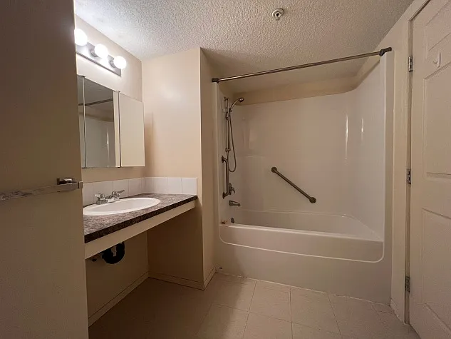 80 A Kelloway Cres — Photo 10