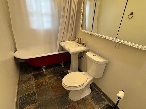 4th image of 2434 23rd St