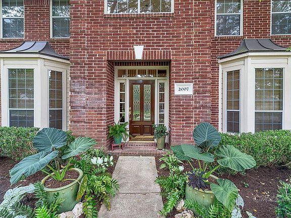 2nd image of 2007 Garden Terrace Dr