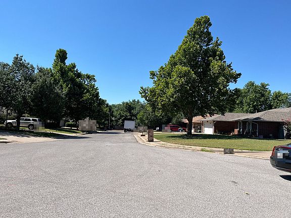 4th image of 1600 Green Leaf Cir