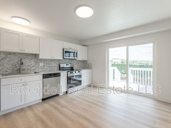4th image of 1996 Oakcrest Cir