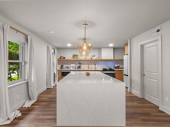 4th image of 6219 Cedar Ln
