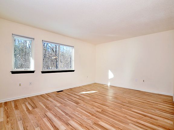 3rd image of 116 Hilltop Dr #116
