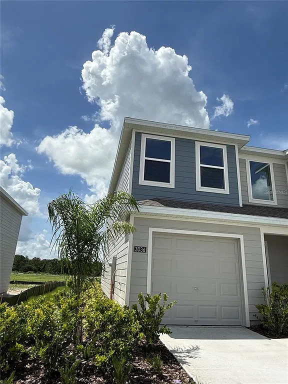 3 bed, 2.5 bath, 1423 sqft, $2,050 — Photo 2