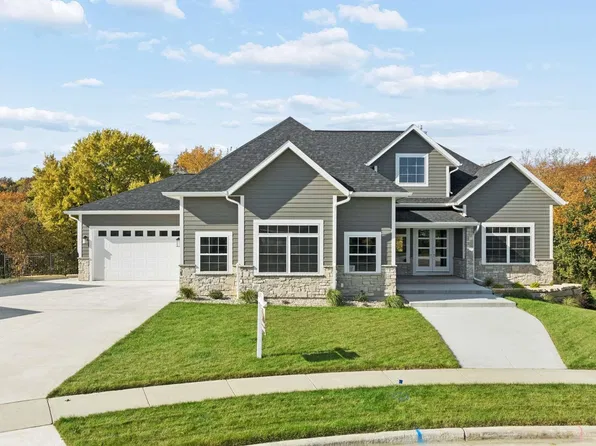 1468 Serenity Ct, Sun Prairie, WI 53590