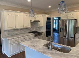 5318 Carolwood Dr, Jackson, MS 39211