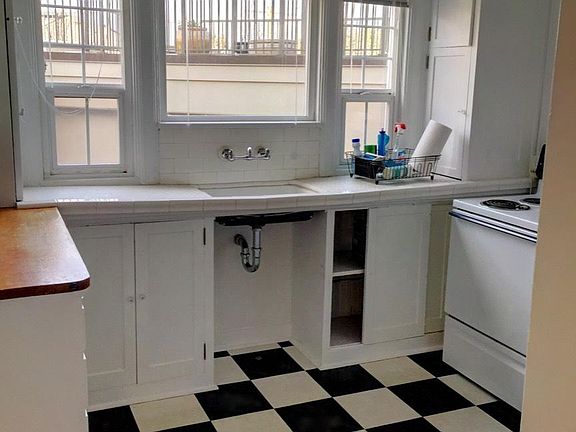 4th image of 1645 10th Ave E APT 203