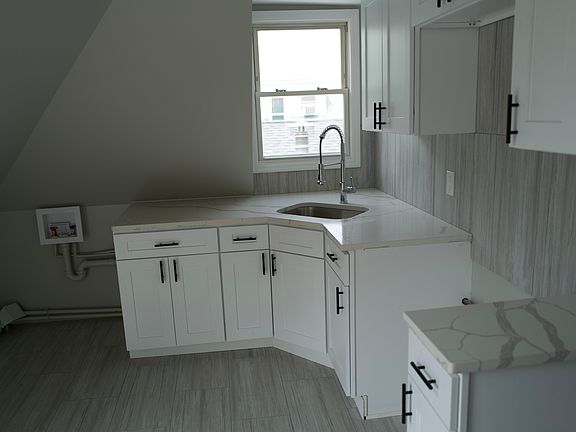 4th image of 62 Greenwood Ave Floor 3