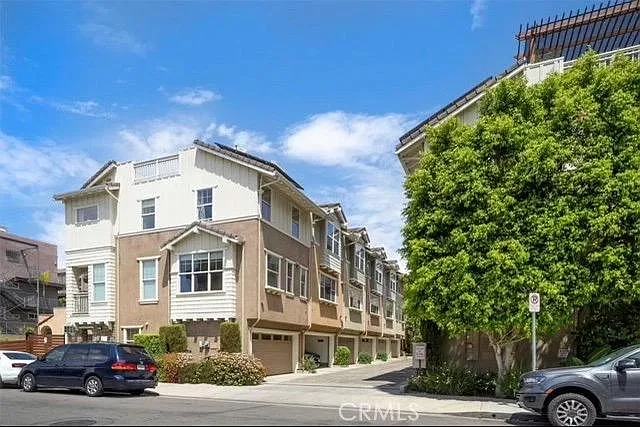 3 bed, 1900 sqft, $6,500 — Photo 1