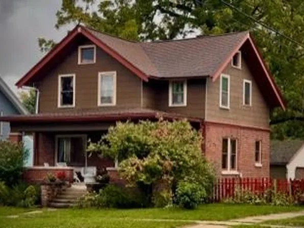 331 4th Ave, Baraboo, WI 53913