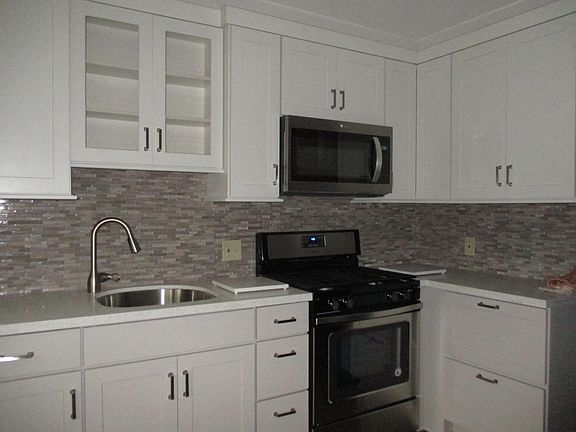 3rd image of 475 La Sierra Way
