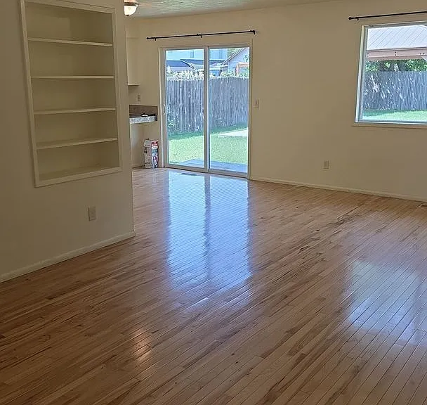 151 E Maple St — Photo 3