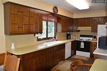 5th image of 853 Wisteria Dr