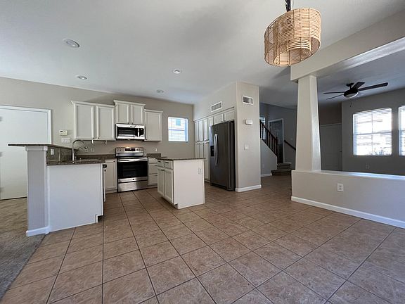 4th image of 3035 W Cavalry Dr