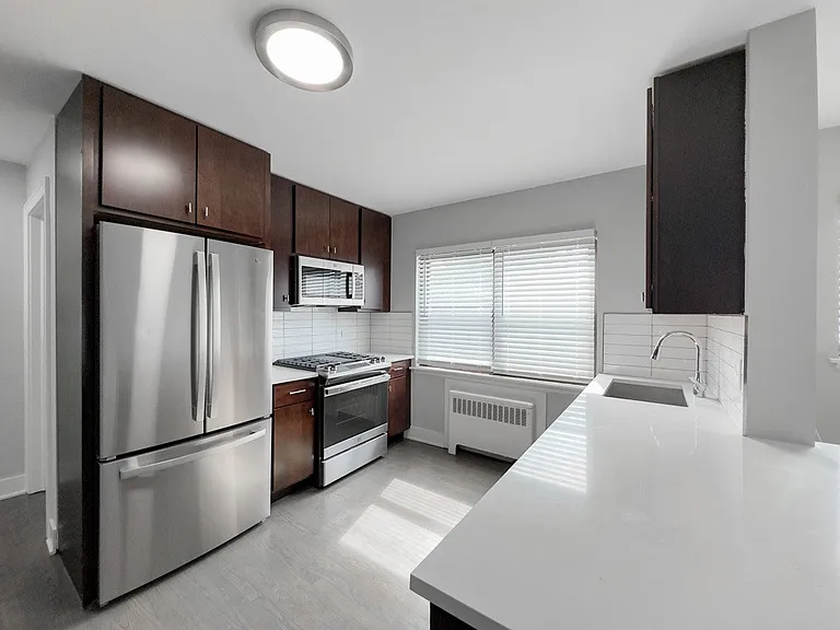 549-607 Sheridan Rd. — Photo 24