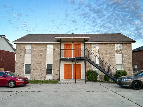 1604 Windward Dr Photo 1