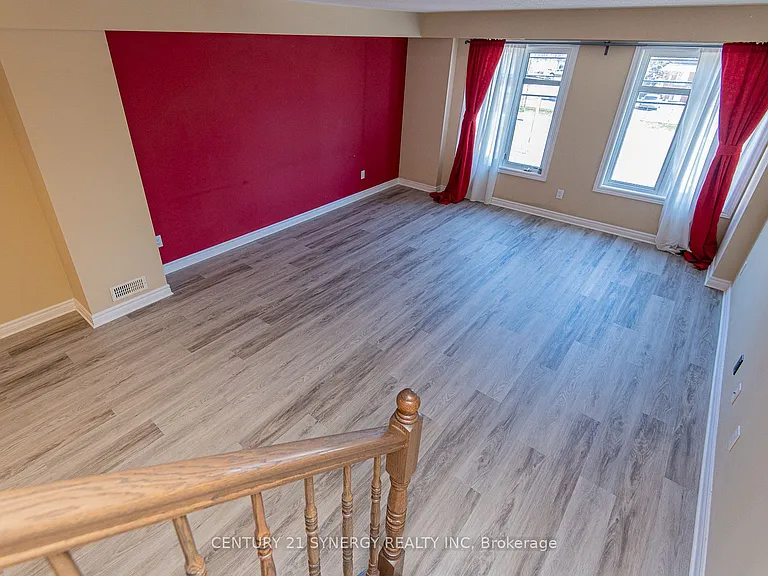 2228 Tenth Line Rd — Photo 7