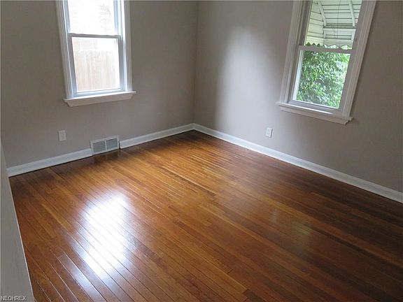 3rd image of 81 Forest Hill Dr