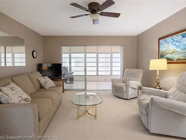 1801 Lakeview Dr #302 — Photo 2