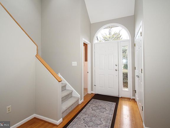 3rd image of 6 Tarragon Ct