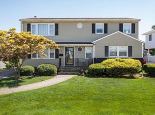 8 Lenore Ave, Hicksville, NY 11801