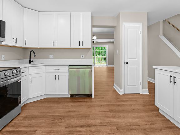 4th image of 2613 Ebony Rd