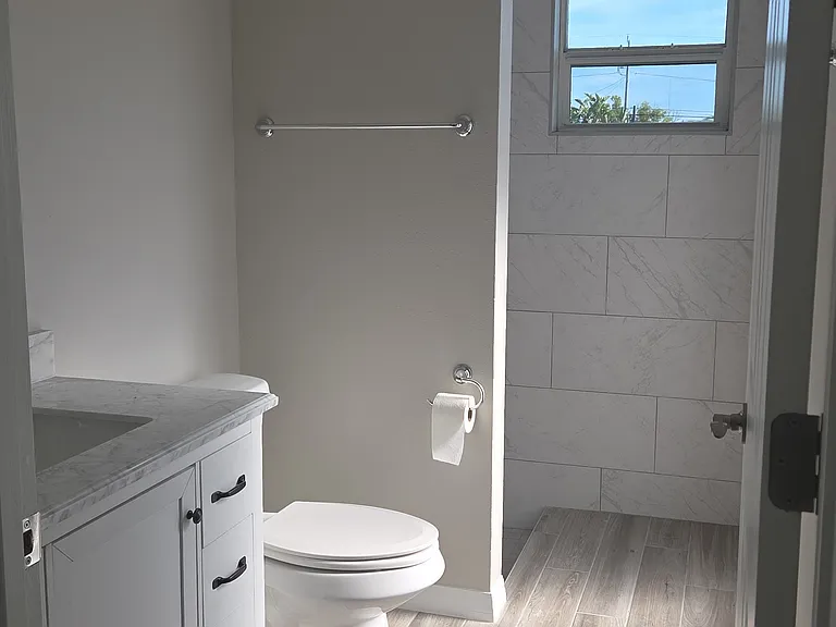 4128 Floramar Ter — Photo 10
