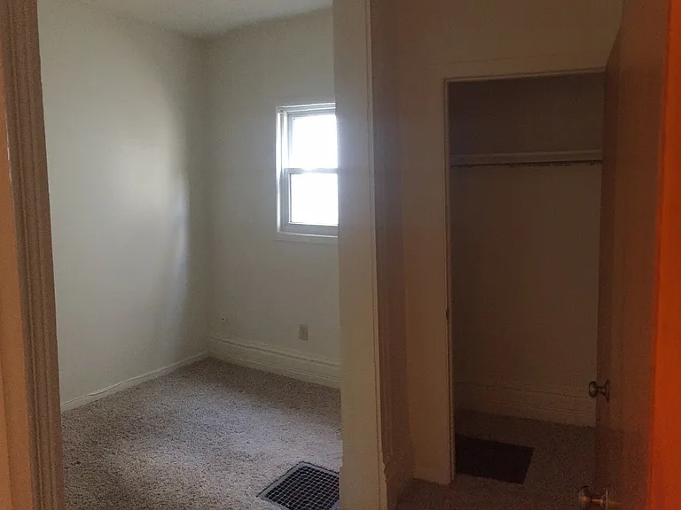 1005 Columbia — Photo 3