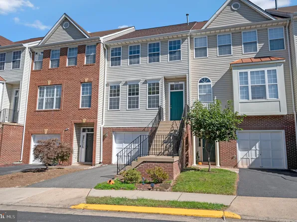 6153 SW Early Autumn Dr, Centreville, VA 20120