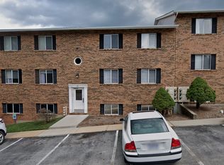 13 Village West Ct APT 302, Washington, MO 63090