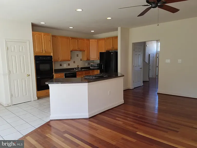 825 Bluefield Sq NE — Photo 6
