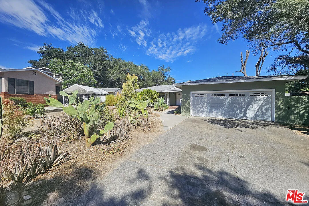 3 bed, 2.0 bath, 1418 sqft, $4,950 — Photo 2