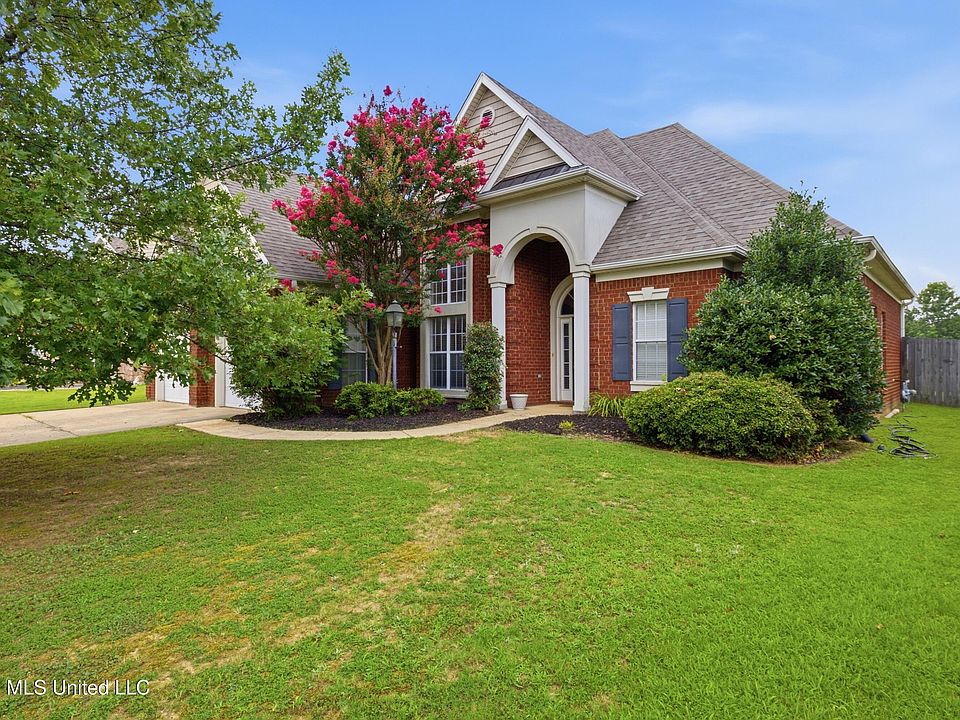 1st image of 3160 Rosebrook Cir N