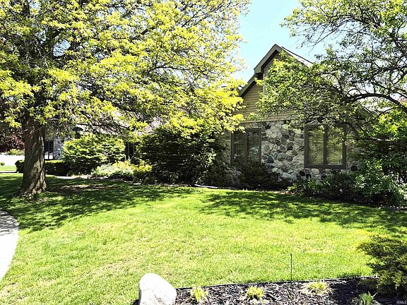 2nd image of 908 Braxton Ct