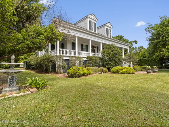 811 Scenic Dr, Pass Christian, MS 39571