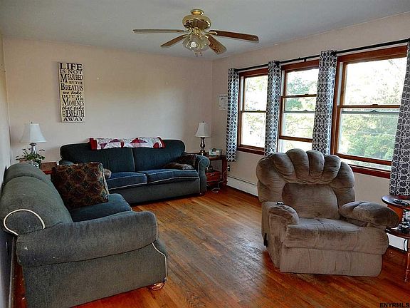 4th image of 24 Pineview Pl